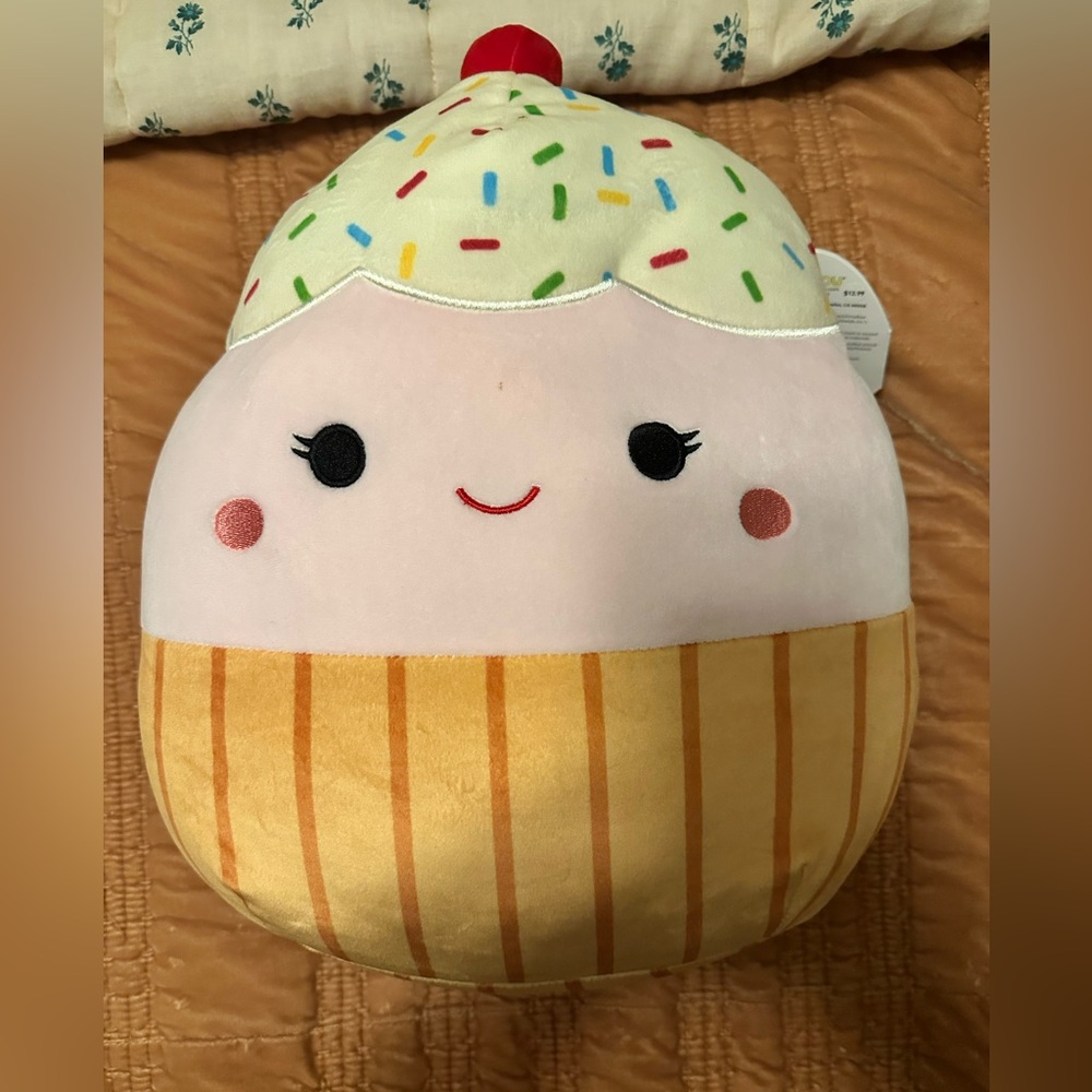 Clara Squishmallow